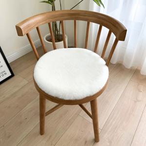 TEMU 작은 사이즈의 짧은 털 플러시 카펫, 인조 토끼털 재질, 부드럽고 포근한 질감으로 촉감이 부드러움, 전년중년 사용 가능한 의자 쿠션, 좌석 패드 또는 베개로 적합