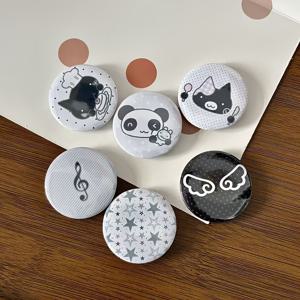 TEMU 만화 애니메이션 흑백회색 배지 6개 세트, Y2K 브로치, 청바지, 옷, 백팩, 모자와 매치하기 좋음, 소형 액세서리 수집용으로 적합, 축제, 이벤트, 파티를 위한 이상적인 선물, 이벤트 답례품, 파티 소형 선물, 빈티지 액세서리 배지 - 작은 날개 + 음표 + 작은 팬더 + 별 + 셰프 아기 고양이 브로치