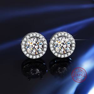 TEMU 925 실버 모이사나이트 귀걸이, 1카럿 (2개), 여성용으로 디자인되었으며, 간편하고 우아한 아이스 블링 스타일이 특징이며, 결혼식, 브라이덜 파티, 크리스마스 선물로 완벽합니다.