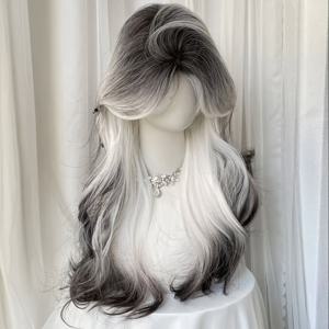 TEMU 26인치 긴 가발, 블랙 앤 화이트 옴브레 효과, 레이어드 컬, 데일리 모임, 파티, 뮤직 페스티벌에 적합. 이 풀 가발은 통기성이 좋고 편안하며, 털 빠짐 방지 디자인입니다.
