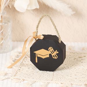 TEMU 졸업 모자 디자인의 사탕 선물 상자 10개 세트 (여자/남자 선물용). 졸업 축하 행사 중 초콜릿 포장에 완벽합니다. 이 팔각형 미니 선물 가방은 휴대하기 편리하고 파티에 이상적입니다.