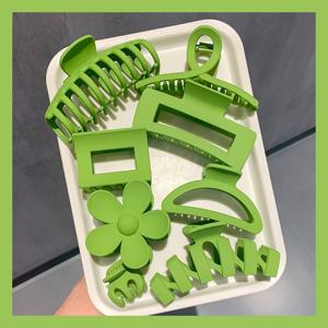 TEMU 여름에 완벽한 8pcs 세트. 그린 클로 클립, 샤크 클립, 여성용 플로럴 헤어핀으로 구성되어 있습니다. 일상복, 캐주얼 파티, 출퇴근, 휴가, 청소, 메이크업, 의류 및 액세서리와의 매칭에 이상적입니다.