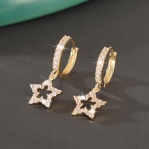 TEMU 고급스러운 구리 장식 합성 지르코니아 별 펜던트 귀걸이 한 쌍, 스타일리시하고 반짝이는 디자인으로 여성의 생일 또는 데이트 선물로 완벽합니다.