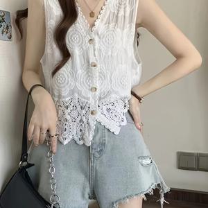 TEMU 여성용 플로럴 블라우스 탑 - 세미시어 V넥 셔츠, 우아한 레이스 패턴, 버튼 프론트, 기계 세탁 가능 비치 바캉스 캐주얼 & 포멀룩, 봄/여름/가을 여성 상의, 여유로운 디자인, 스타일리쉬 토퍼, 패션 애호가를 위한 가을 옷장