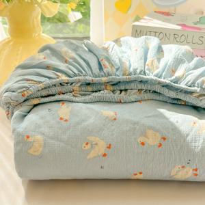 TEMU 1개 세트 귀여운 흰 거위 캐릭터 패턴 맞춤형 시트 (베개커버 및 베개 미포함), 사랑스러운 스타일, 세탁 마감, 부드럽고 피부 친화적. 싱글 사이즈 맞춤형 시트, 전체 커버 디자인, 통기성 및 세탁 가능한 폴리에스터 소재, 사계절 사용 가능. 이불 및 베개 미포함