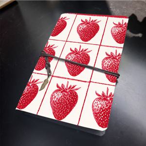 TEMU A6 핸드메이드 딸기 노트북 - 레드 딸기 그리드 패턴 (9개의 손그림 딸기) - QC 팀, 검사 로그, 이슈 추적, 불릿 저널링 및 일상 사무용 - 빈 페이지 다이어리