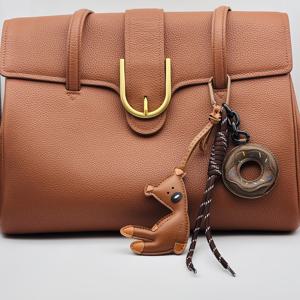 TEMU 여성용 PU 가죽 브라운 & 도넛 참 핸드백 액세서리 - 귀여운 키체인 가방 스트랩, 탈착식 숄더 스트랩, 다섯 가지 색상, 브라운 PU 가죽 데일리 데코, 생일/ 선물, 크로스백, 지갑, 백팩 호환 - 여성용, 사랑스러운 베어 & 도넛 디자인, 다용도 장식 및 실용 액세서리, 핸드백 참|키링|키링부자재