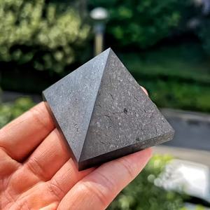 TEMU 천연 검은 흑연 석영 1개 | 수제 조각 6면 광물 포인트, 풍수 명상실 장식, 오르곤 타워, 기하학적 디자인, 우아한 데스크탑 센터피스, 수집품, 차크라 균형을 위한 축제 선물