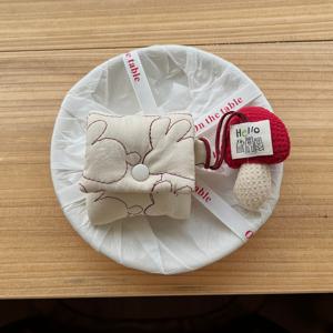 TEMU 에어팟 4세대, 3세대, 프로, 에어팟 프로 2, 2세대와 호환되는 귀걸이 슬리브와 빨간 버섯 펜던트 세트. 귀여운 자수 빨간 토끼와 플립 커버 이어폰 케이스용 부드러운 빨간 버섯 액세서리가 특징입니다.|귀걸이|헤드폰