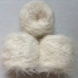 TEMU 3묶음/ = 300그램 = 510미터 (1묶음 = 100그램 = 170미터), 52% 나일론 및 48% 폴리에스터로 제작된 이 꼬임 긴 깃털 얀은 부드러운 질감을 가지고 있어 스카프, 넥워머, 모자, 스웨터 등 뜨개질에 적합합니다.|뜨개실