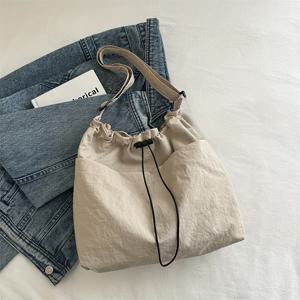 TEMU 새로운 대용량 나일론 드로스트링 주름 숄더백 - 스타일리시하고 다재다능한 크로스바디 백 - 쇼핑, 직장, 대학, 여행 및 캐주얼 외출에 적합 - 가족, 어머니, 사랑하는 사람 및 친구를 위한 완벽한 선물, [4가지 색상]|크로스백|여행용크로스백|스트링백팩