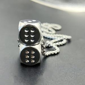 TEMU 창의적인 주사위 차 펜던트, 섬세한 후면 거울 펜던트, 차에 스타일을 더해주고 운전 시간을 더 좋게 만드는 작은 액세서리