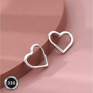 TEMU 민감성에 부드러운 하트 모양 스테인리스 스틸 후프 귀걸이, 변색 방지 기능으로 데일리룩에 완벽하며 사랑하는 사람을 위한 훌륭한 생일 선물