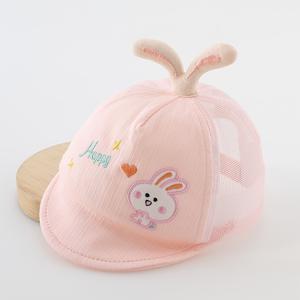 TEMU 아기용 여름 모자, 남아 여아 모두에게 적합, 오리 부리 디자인. 신생아 0-6개월에 이상적인 햇빛 가리개이며, 통기성 좋은 소재로 제작되어 여름철 착용에 적합합니다. 조절 가능한 스트랩이 있으며 E를 장식하고 있습니다.