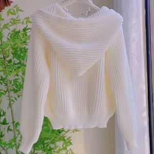 TEMU 여성을 위한 스타일리시하고 매력적인 한국 스타일 후드 숏 가디건. 2025년 가을, 겨울 시즌에 완벽합니다. 트렌디하고 다재다능한 이 가디건은 작은 키의 여성에게 이상적입니다.