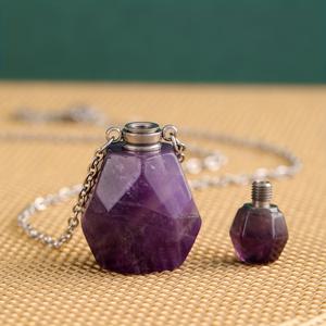 TEMU 크리스탈로 조각된 향수병. 남녀 모두에게 적합하며 펜던트로 디자인되었습니다. 발렌타인데이, 할로윈 또는 모든 휴일에 훌륭한 선물이 될 것입니다. 천연석은 내부 균열과 작은 광물이 있을 수 있음을 알려드립니다.|향수