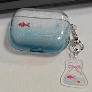 TEMU 금붕어 패턴과 금붕어 펜던트가 있는 아이폰 이어폰 보호 케이스. 에어팟 1/2/3/4 및 에어팟 프로 2/프로와 호환되며, 스크래치 방지 및 내마모성 디자인, 정밀한 개방, 가벼운 무게를 특징으로 합니다.