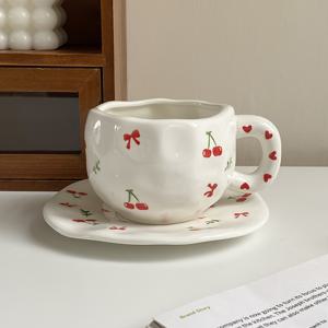 TEMU 사랑스러운 불규칙한 과일 세라믹 커피 머그 세트. 스타일리시한 디자인으로 손으로 페인팅되었으며, 오후 티, 라떼에 적합하며 가정 및 사무실에서 사용하기에 다용도입니다. 라떼 아트를 위한 커피숍, 파티 및 모임에 이상적입니다.