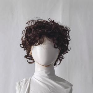 TEMU 남성용 스타일리시한 짧은 곱슬 가발, 다크 브라운 색상, 볼륨 있는 프린지 및 풀 헤어피스