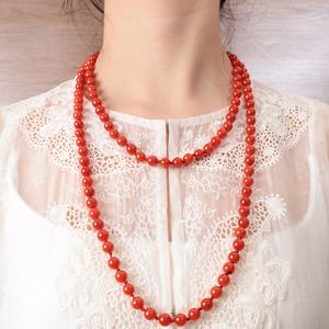 TEMU 여성을 위한 레드 호박돌 목걸이, 매듭 비즈로 수제 제작, 스웨터와 레이어링하기에 완벽한 롱 빈티지 스타일 디자인. 봄철 일상복으로 이상적인 이 조각 주얼리입니다.