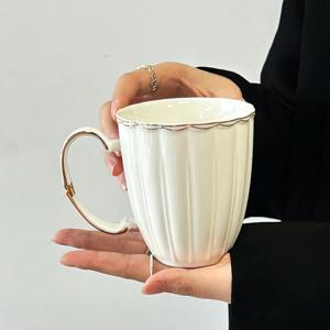TEMU 1개 유럽풍 릴리프 화이트 세라믹 머그컵, 골드 테두리와 손잡이, 커피컵, 아침 우유컵, 홈 애프터눈 티 라떼 아트 컵, 주스 음료컵, 커플 물컵, 크리스마스 휴일 선물, 가족과 친구를 위한 선물