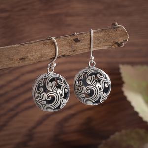 TEMU 1 쌍의 빈티지 우아한 민족 스타일의 빈 패턴을 달고 있는 귀걸이, 구리 재질, 여성용 하이퍼제네틱 패션 행운의 귀걸이, 일상적인 착용에 적합합니다.