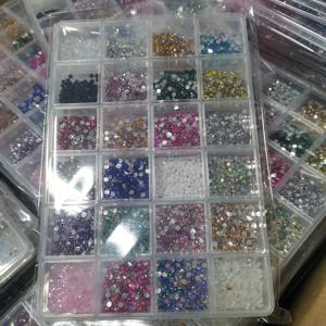 TEMU 24그리드/박스 약 5200개 2mm-6mm 혼합 컬러 라운드 네일 라인스톤, 반짝이는 플랫백 글리터 컬러풀 라인스톤 유리 젬스, 네일 아트 DIY 액세서리, 얼굴 장식, 폰 케이스, 신발, 의류, 메이크업 & 가방 장식용