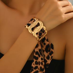 TEMU 1개 여성용 우아한 프린트 리본 & 뱀 체인 팔찌 - 골드 톤 메탈릭 포인트, 사계절 활용 가능한 데일리, 파티, 결혼식, 어버이날 & 발렌타인데이 선물, 파티 액세서리, 빈티지 스타일, 패션 액세서리