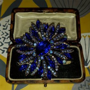 TEMU 보호 힙합 대형 꽃 브로치 핀 – 반짝이는 네이비 블루 유리, 없음, 빈티지 스타일 꽃 장식 펜던트 일상 및 선물용 – ESSHPULE의 다재다능한 올 시즌 액세서리