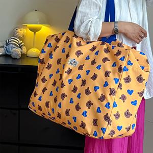 TEMU 블랑켓과 옷을 위한 노란 곰과 하트 디자인의 대용량 이동 및 포장 가방, 산모 출석에 적합합니다.
