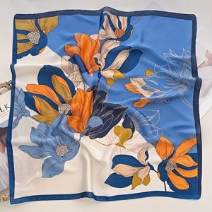 TEMU 블루, 오렌지, 화이트, 블랙 패턴의 우아한 플로럴 스카프. 가벼운 원단으로 제작되었으며, 여성의 포멀 및 캐주얼 웨어를 위한 패션에 적합합니다. 신축성 없는 장식 액세서리로, 정교한 디자인으로 캐주얼 의상을 향상시킵니다.