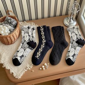 TEMU 여성용 사계절 디자인의 스타일리시한 빈티지 다크 테마 플로럴/리본/단색 다용도 편안한 미드 카프 양말 4켤레