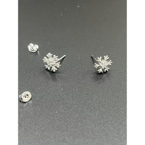 TEMU 눈꽃 장식 반짝이는 합성 지르코니아의 우아하고 섹시하며 고급스러운 패션, 쉬운 다용도 여성용 귀 스터드, 친구를 위한 이상적인 선물입니다. 데일리 출퇴근, 파티, 뮤직 페스티벌, 휴가 및 연회에 적합합니다.
