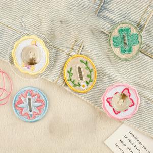 TEMU 옷 장식용 자수 원형 버튼 5개 세트. 의상, 의류 및 모자에 적합한 패치 디자인 특징.