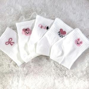 TEMU 귀여운 곰 캐릭터가 있는 흰색 중목 양말 5켤레 - 집에서나 외출할 때 편안한 한국식 캐주얼 양말