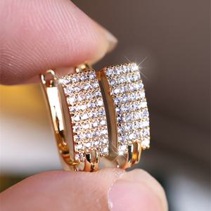 TEMU 여성을 위한 우아한 골드 스터드 귀걸이 세트. 4열 왁스 인레이와 합성 지르코늄​으로 구성되어 있으며 신부와 결혼식에 완벽합니다.