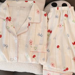 TEMU 귀여운 체리 꽃 리본 타이 프린트 2pcs 여성 파자마 세트 버튼 라펠 넥 디자인 카툰 귀여운 홈웨어