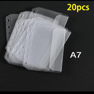 TEMU 지퍼 없는 A7 바인더 포켓 20개 세트. A7 6링 바인더용 6개의 구멍이 특징이며 현금 보관에 적합합니다. 이 투명 PVC 파우치는 루스 리프 채우기 및 예산 관리에 완벽합니다.