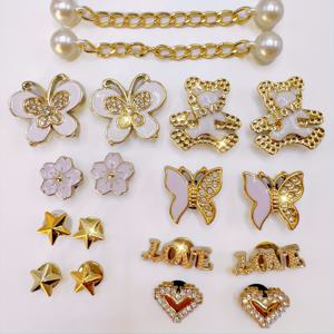 TEMU 18개의 우아한 인조 리본 매듭 및 라인스톤 곰돌이 신발 클립, ABS 화이트 나비 장식, 샌들 슬리퍼 비치 백에 적합, 다기능 추가, 생일 파티 선물, 신발 추가품, 배터리 없음