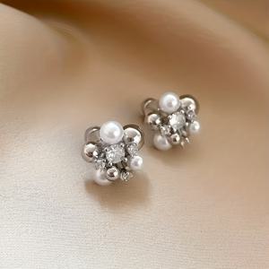 TEMU 여성을 위한 플라워볼 스터드 귀걸이 - 우아하고 은은한 라이트 럭셔리 귀걸이, 세련미와 고급스러운 매력이 더해진 정교한 디자인의 꽃 모양 귀걸이