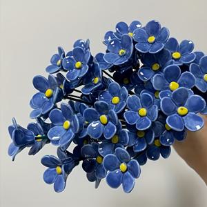 TEMU 8개의 수제 세라믹 잊지마 꽃, '블루 로맨스' 테마 아래에 제작된 장인들의 작품으로, 변색을 방지하는 영구적인 홈 데코레이션입니다. 실내 및 실외 모두에서 사용하기에 적합합니다.