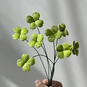 TEMU 8개 세트 핸드메이드 세라믹 꽃, 손으로 만든 영원한 세라믹 꽃, 퇴색 방지 실내/야외 클로버 장식, 크리스마스, 노동절, 졸업식, 계절 장식, 실내 예술, 영원한 꽃, 내구성 있는 세라믹 장식, 인공 꽃, 졸업 선물용 세라믹 꽃, 핸드헬드 플로럴 어레인지먼트, 보존된 세라믹 꽃, 무형문화유산 인공 꽃, 스승의 날 선물