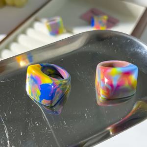 TEMU 레진 반지 2개 세트 - 마블 기하학적 사각형 패턴, 패셔너블한 일본 및 한국 스타일, 파티 및 뮤직 페스티벌에 적합, 금속 코팅 없음, 남녀공용 주얼리 아이템 (2개입)