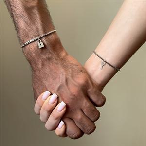 TEMU 하트 모양 열쇠가 달린 맞춤형 잠금장치 2개 세트, 커플 팔찌. 여성용 패셔너블한 디자인, 독특하고 미니멀한 스타일로 우아한 느낌을 주며 파티 및 연회에 적합합니다. 발렌타인데이에 사랑하는 사람을 위한 훌륭한 선물입니다.