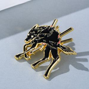 TEMU 화살촉이 찔린 동물을 특징으로 하는 고딕 브로치. 가방, 백팩 장식에 적합하며 할로윈 코스튬 또는 선물용으로 독특한 액세서리 역할을 합니다.