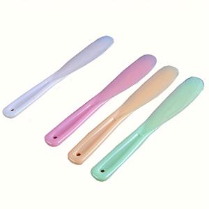 TEMU 생생한 색상의 대형 플라스틱 스패츌러 4개 세트. 화장품 마스크 혼합에 완벽합니다. 재사용 가능한 스푼은 뷰티 제품을 적용하는 데 이상적이며, 페이셜 트리트먼트에 훌륭한 도구입니다.