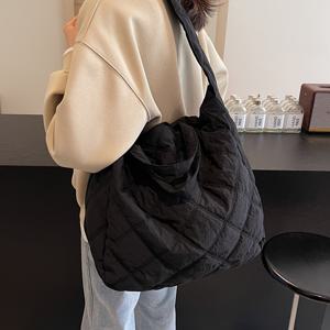 TEMU 여성용 대용량 캐주얼 단색 경량 토트백, 패셔너블한 블랙 라인스톤 퀼팅 핸드백, 토트백, 폴리에스터 안감, 소재 나일론, 학생 교실 및 개인 수업 가방, 야외 작업 및 쇼핑 숄더백, 사이드 물컵