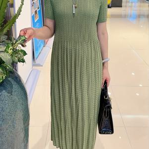 TEMU 우아한 플러스 사이즈 플리츠 미디 드레스(짧은 소매) - 녹색, 높은 스트레치, 크루 넥, 러치 디테일, 여름 외출, 캐주얼 우아함에 완벽 | 러치 디테일 드레스 | 텍스처