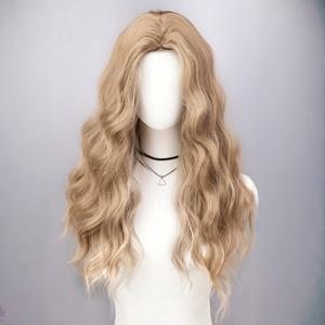 TEMU 22인치 중간 길이의 곱슬 금발 가발입니다. 고품질의 합성 소재로 제작되었으며 자연스러운 느낌을 주고 있습니다. 여성에게 완벽하며, 일상, 생일, 공연 및 할로윈, 크리스마스와 같은 특별한 날에 이상적입니다.