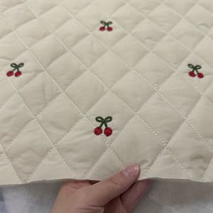 TEMU 1개 대형 사전 절단 수제 작은 체리(카스코 체리) 자수 - DIY 의류, 재킷, 가방, 조끼에 적합한 플로럴 패턴 - 내구성 있는 폴리에스터 섬유 소재, 손세탁 전용, 퀼팅용 긴 섬유 원단